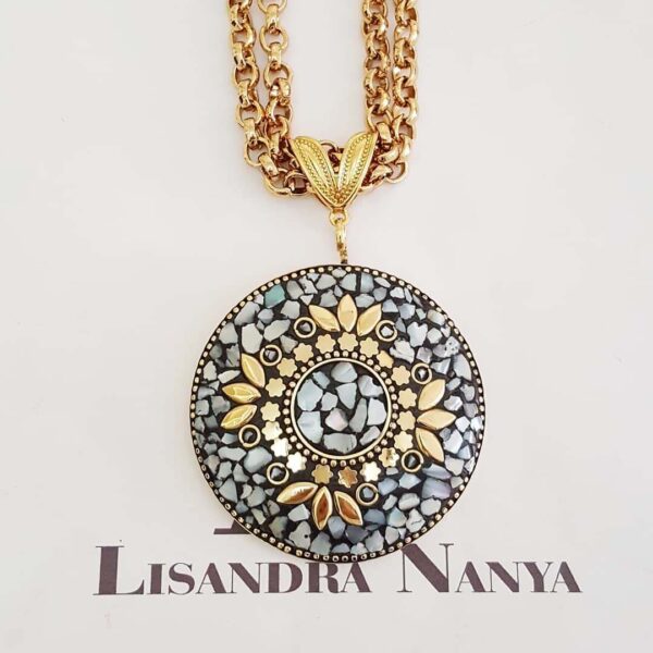 Colar Tibetano Mandala Caquinho Cerâmica Branca Elo Português-106 Banho Ouro