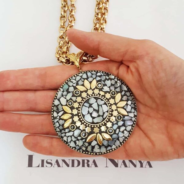 Colar Tibetano Mandala Caquinho Cerâmica Branca Elo Português-106 Banho Ouro