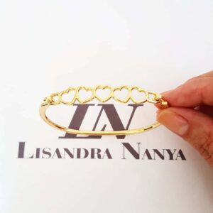 Pulseira Rígida Corações Paralelos Banho Ouro Fechamento Encaixe