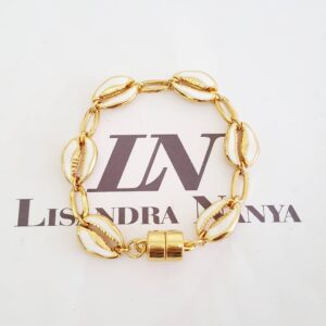 Pulseira Vários Búzios Banho Ouro Acabamento Resina Branca Fecho Ímã