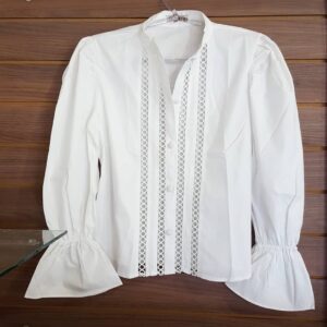 Camisa Feminina Manga Flare Bufante Trabalhado Frontal Botões Forrados