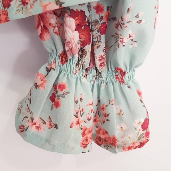Blusa Feminina Manga Longa Floral c/ Babado Frontal Botões Forrados
