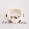 Pulseira Tibetano Branca Caquinho Cerâmica Branca Detalhes Metal Prateado