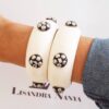 Pulseira Tibetano Branca Caquinho Cerâmica Branca Detalhes Metal Prateado