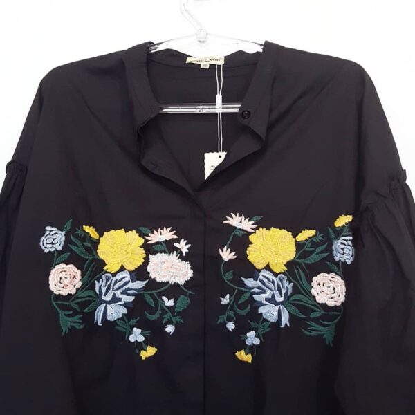 Blusa Feminina Estilo Bata Bordados Frontais Manga 3/4 Bufante Botões Embutidos