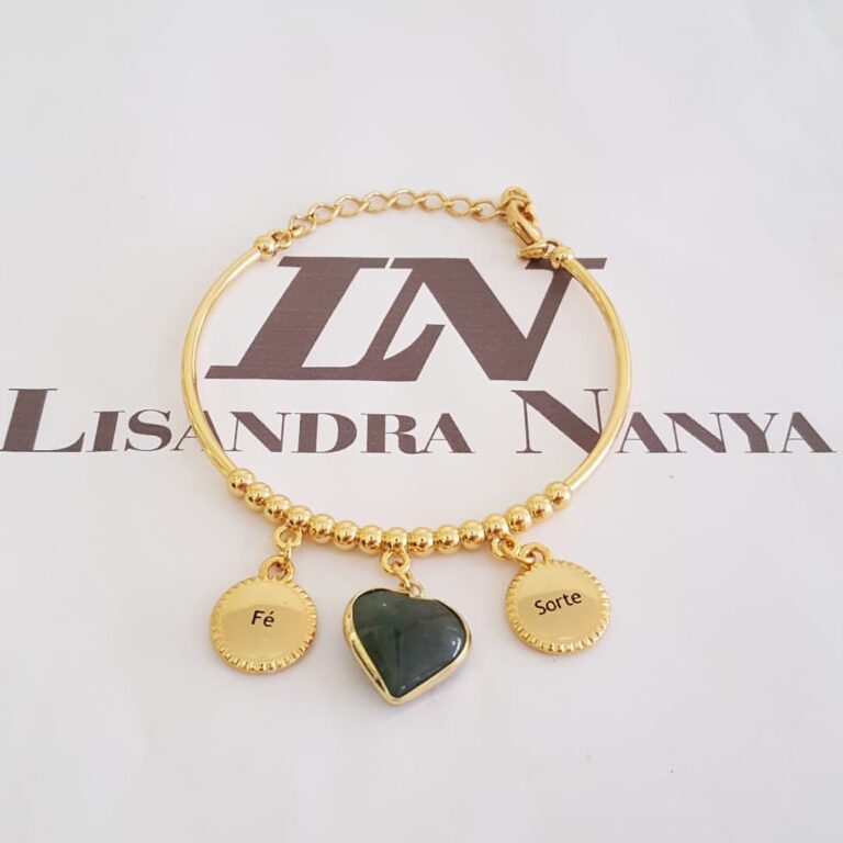 Pulseira Rígida Aberta Pedra Mineral Verde Banho Ouro Pingente Redondo Escrito