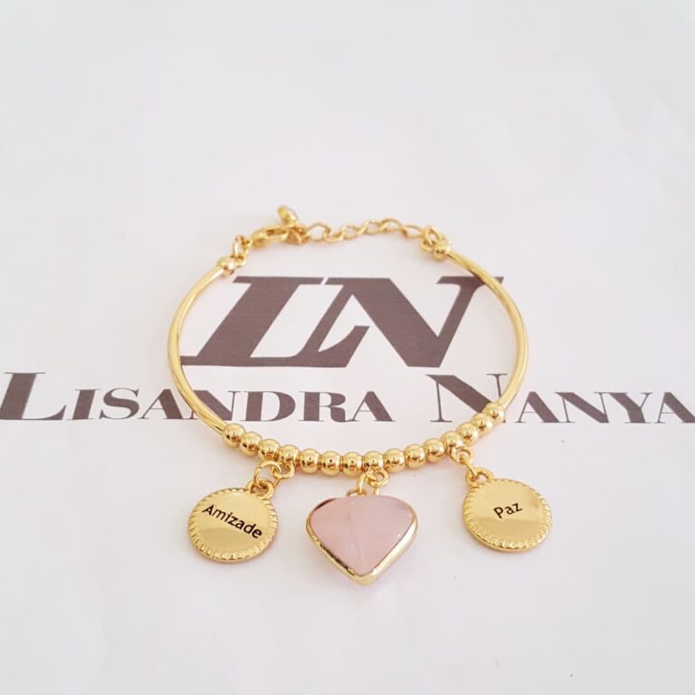 Pulseira Rígida Aberta Pedra Mineral Rosa Banho Ouro Pingente Redondo Escrito