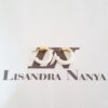 Brinco Meia Argola Médio Resina Branca/Offwhite Detalhe Banho Ouro