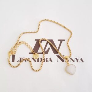 Colar Curto Dourado Corrente Aço Banho Ouro Elo Meia Cana-334 Pingente Coração Quartzo Branco 40cm