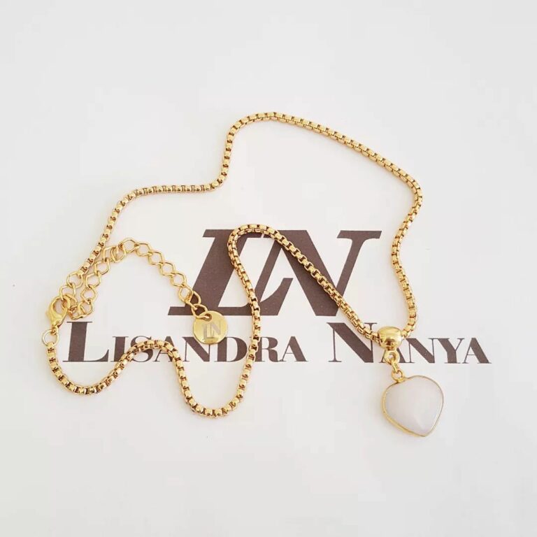 Colar Curto Dourado Corrente Aço Banho Ouro Elo Meia Cana-334 Pingente Coração Quartzo Branco 40cm