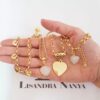 Conjunto Dourado 3 Colares + 1 Pulseira Corrente Aço Banho Ouro Pingentes Corações Fecho Mosquete