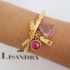Pulseira Rígida Dourada Metal Banho Ouro Pingente Pedra Mineral Coração Ametista + Penduricalhos Fechamento Rosca 17cm