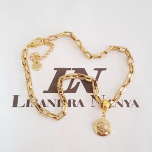 Colar Curto Dourado Corrente Aço Banho Ouro Elo Retangular-129 Pingente Coração Pequeno Fecho Mosquete 38cm