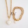 Conjunto Pulseira e Colar Pingente Coração Quartzo Branco Banho Ouro Elo Português