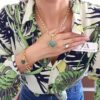 Conjunto Dourado Pulseira e Colar Corrente Aço Banho Ouro Elo Português-106 Pingente Pedra Mineral Quartzo Verde Coração