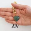 Conjunto Dourado Pulseira e Colar Corrente Aço Banho Ouro Elo Português-106 Pingente Pedra Mineral Quartzo Verde Coração