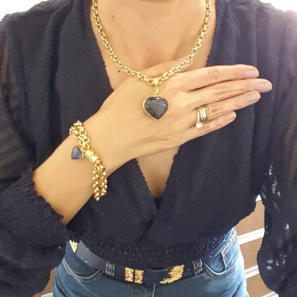 Conjunto Dourado Pulseira e Colar Corrente Aço Banho Ouro Elo Português-106 Pingente Pedra Mineral Sodalita Coração