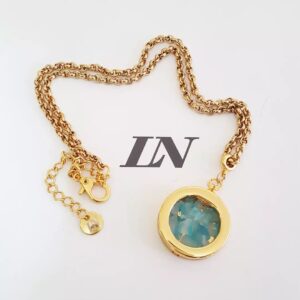 Colar Médio Dourado Corrente Aço Banho Ouro Elo Português-130 Pingente Relicário Redondo c/ Pedrinhas 50cm