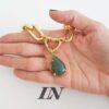 Colar Curto Dourado Corrente Metal Banho Ouro Elo Retangular Grande Pingente Gota Pedra Quartzo Verde 40cm