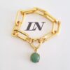 8736e Pulseira Dourada Corrente Metal Banho Ouro Elo Retangular Grande Fecho Coração Mosquete Pingente Quartzo Verde Redondinho 18cm