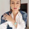 Brinco Dourado Grande Orquídea Esmaltado Banho Ouro Turquesa