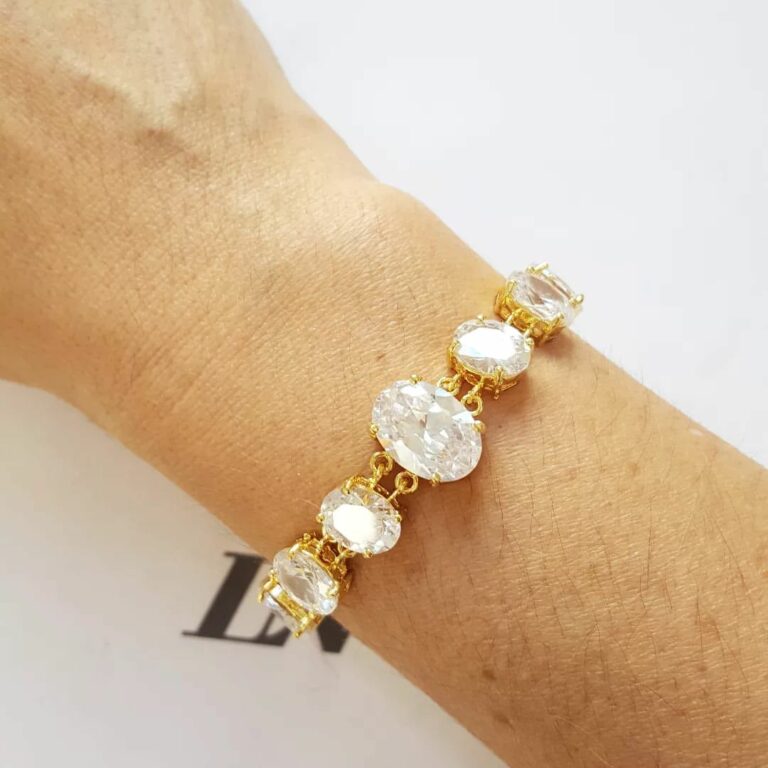 Pulseira Dourada Banho Ouro Cravejada em Cristais Lapidados Arredondados Fecho Encaixe 17cm