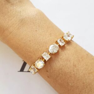 Pulseira Dourada Banho Ouro Cravejada em Cristais Lapidados Retangulares e Arredondados Fecho Mosquete 18cm