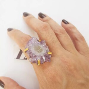 Anel Dourado Regulável Metal Banho Ouro Pedra Mineral Natural Lilás Estalactite Ametista Cravejada