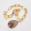 Colar Dourado Curto (40cm) Corrente Metal Banho Ouro Elo Oval Largo Pingente Removível Pedra Mineral Ágata Gota Mesclada Cravejada