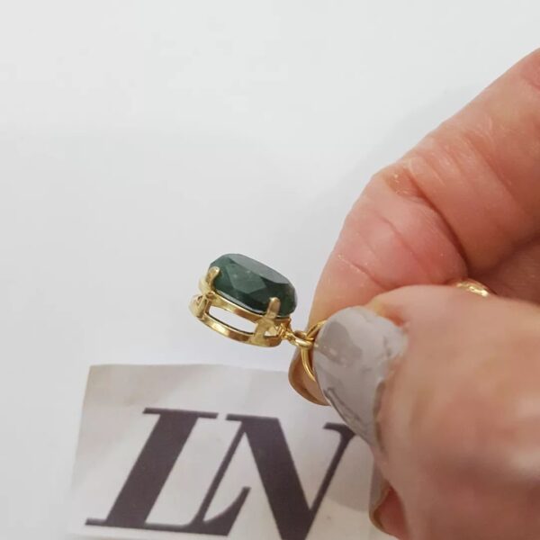 8791e Pulseira Dourada Corrente Aço Banho Ouro Elo Português-106 Pingente Mini Pedra Mineral Lapidada Quartzo Verde 18cm