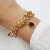 8791j Pulseira Dourada Corrente Aço Banho Ouro Elo Português-106 Pingente Mini Pedra Mineral Lapidada Granada Vermelha 18cm