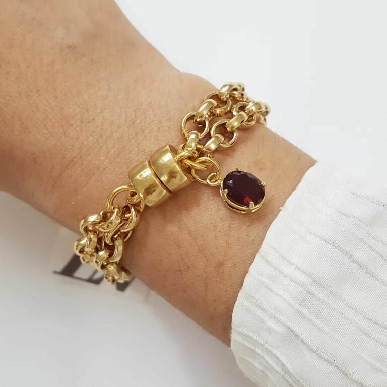 Pulseira Dourada Corrente Aço Banho Ouro Elo Português-106 Pingente Mini Pedra Mineral Lapidada Granada Vermelha 18cm