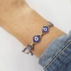 8792e Pulseira Prateada Vários Olhos Gregos Metal Banho Galvânico c/ Verniz Fecho Ímã 18cm