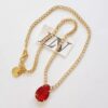 8806e Colar Dourado Choker Corrente Metal Tombak Banho Ouro Elo Cravejado Cristais Pingente Gota Vermelha Lapidada Fecho Mosquete 38cm