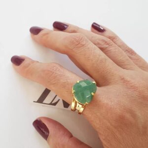 Anel Dourado Regulável Banho Ouro Pedra Mineral Lapidada Quartzo Verde Formato Coração Pequeno