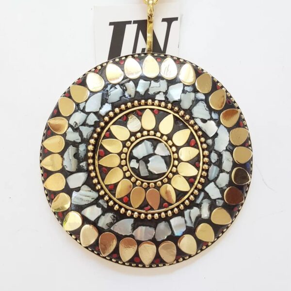 8829b Colar Tibetano Caquinho Branco Corrente Aço Elo Português-106 Banho Ouro