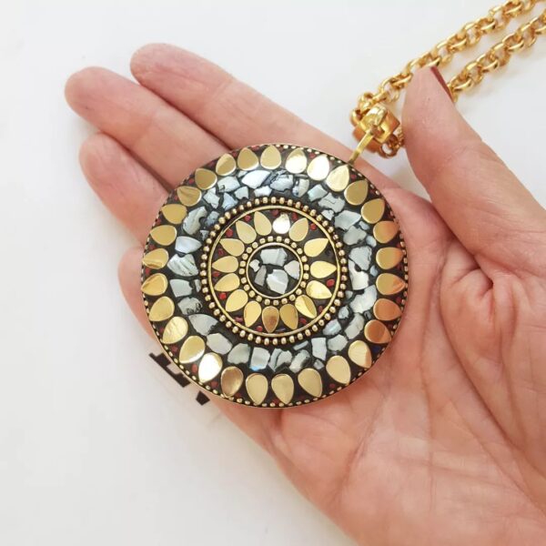 8829c Colar Tibetano Caquinho Branco Corrente Aço Elo Português-106 Banho Ouro