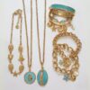 Conjunto 3 Colares + 5 Pulseiras Pingentes Coleção Mar e Verão Banho Ouro