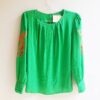Blusa Feminina Verde Decote Redondo Manga Longa c/ Bordado Laranja Pregas nos Punhos