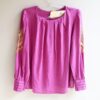 Blusa Feminina Púrpura Decote Redondo Manga Longa c/ Bordado Lima e Pregas nos Punhos