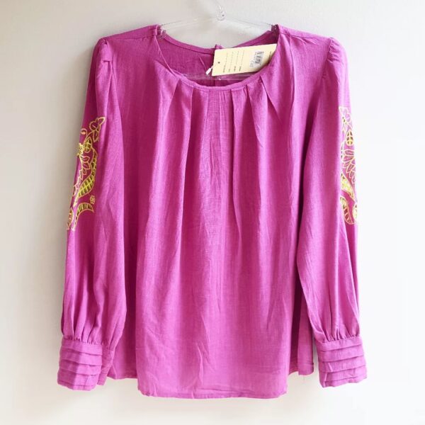 Blusa Feminina Púrpura Decote Redondo Manga Longa c/ Bordado Lima e Pregas nos Punhos