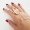 Anel Ajustável Pedra Mineral Quartzo Rosa Cravejada Metal Banho Ouro