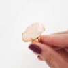 Anel Ajustável Pedra Mineral Quartzo Rosa Cravejada Metal Banho Ouro