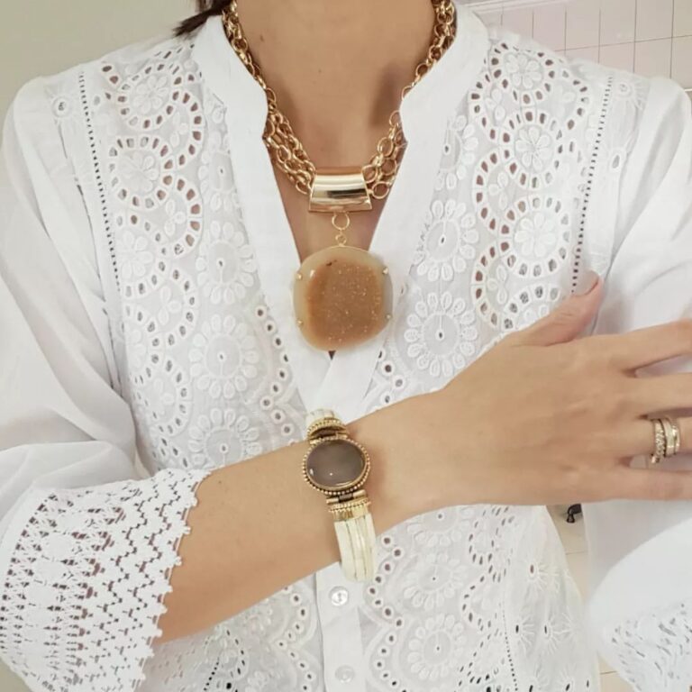 Colar Pedra Mineral Ágata Creme Brilho 4 Voltas Elo Portuguê-23 Banho Ouro