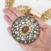 Colar Tibetano Caquinho Cerâmica Branca 4 Voltas Elo Português Banho Ouro
