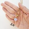 Colar Choker Mini Coração Quartzo Branco Banho Ouro Elo Meia Cana