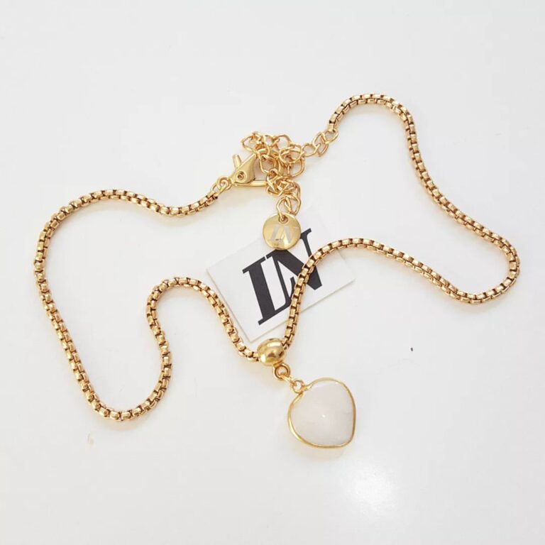 Colar Choker Mini Coração Quartzo Branco Banho Ouro Elo Meia Cana