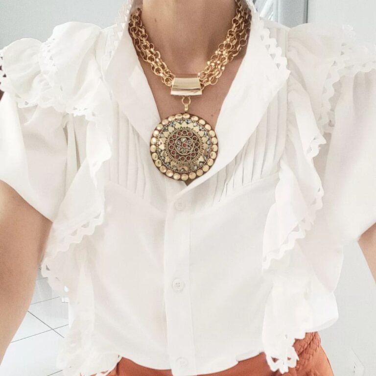 Colar Tibetano Caquinho Cerâmica Branca 4 Voltas Corrente Banho Ouro