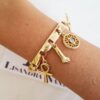 Conjunto 5 Pulseiras Douradas Metal Banho Ouro Vários Pingentes